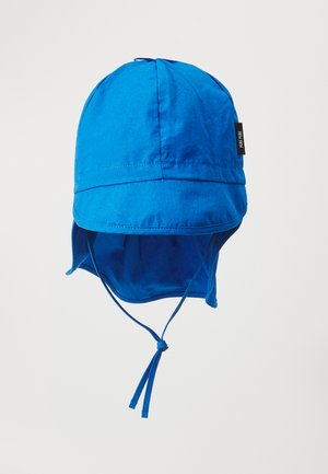 Cappello blu realizzato in tessuto leggero, con una larga visiera, cinghie per il mento e un lembo che copre il collo per protezione dal sole.