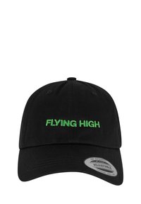 Mustmust, mille reguleeritava rihmaga, mille esiküljel on roheline tikand tekstiga "FLYING HIGH". Sile kangas, klassikaline kumer tipukujundus.