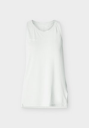 Bela športna majica brez rokavov z okroglim izrezom in majhnim logotipom Mammut na zgornjem levem delu prsnega koša, položena na ravno belo podlago.