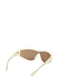 Liukuvat asetaatista valmistetut aurinkolasit, joissa on ruskeat sävytetyt linssit, kulmikas muotoilu ja kapeat, hienostuneet sankat, sisältävät logopainatuksen toisella puolella.