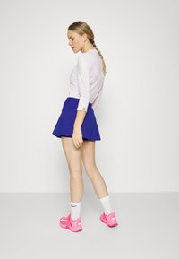 Nike Performance FLOUNCY - Saia desportiva - deep royal blue/white