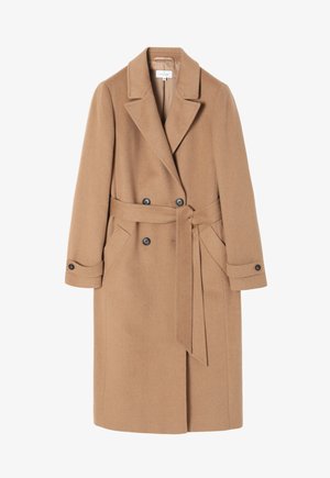 Hnedý vlnený kabát s opaskom, klopovým golierom, dvojradovým zapínaním a dvoma bočnými vreckami. Má čierne gombíky a priliehavý strih.