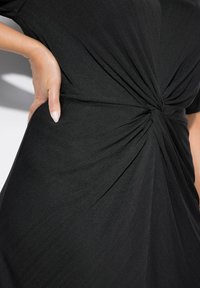 Ulla Popken KNOTTED SHORT SLEEVE V-NECK - Jerseyjurk - black