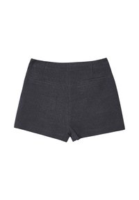 Grau gestreifte Shorts mit maßgeschneidertem Schnitt, strukturiertem Bund und zwei Gesäßtaschen. Glattes Material mit feiner Textur.