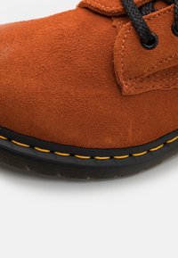 Dr. Martens Stivaletti stringati - tan