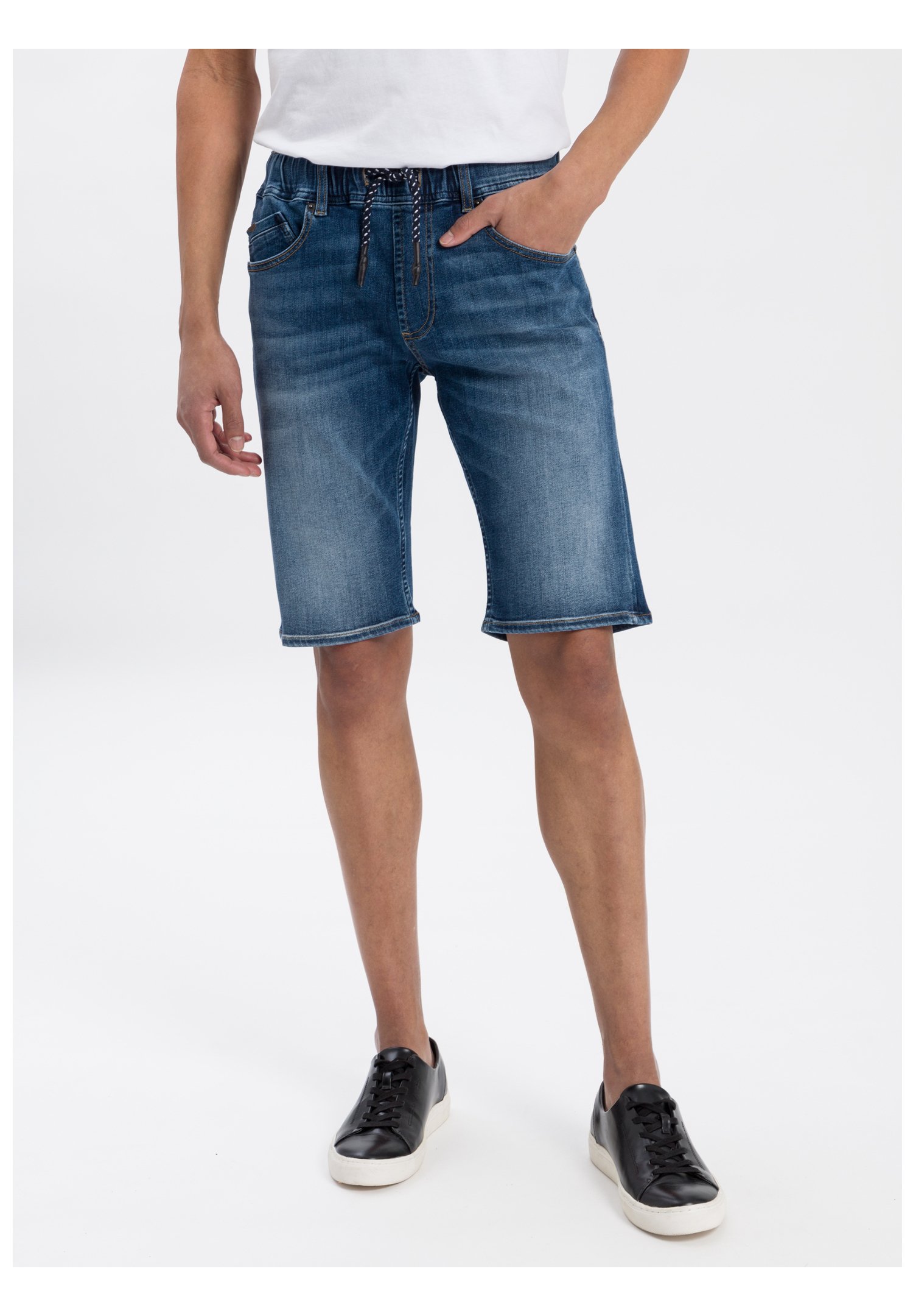 Cross Jeans JED - Denim shorts - mid 