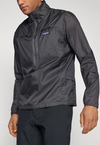 Patagonia HOUDINI STASH 1/2 ZIP  - Neperpučiamoji striukė - forge grey