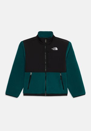 Sort og teal fleecejakke med fuld lynlås, to nederste lynlåslommer og en brystlomme med lynlås, med The North Face-logo på brystet.