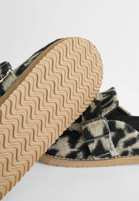 Next BUCKLE - Slip-on sandaler - animal print