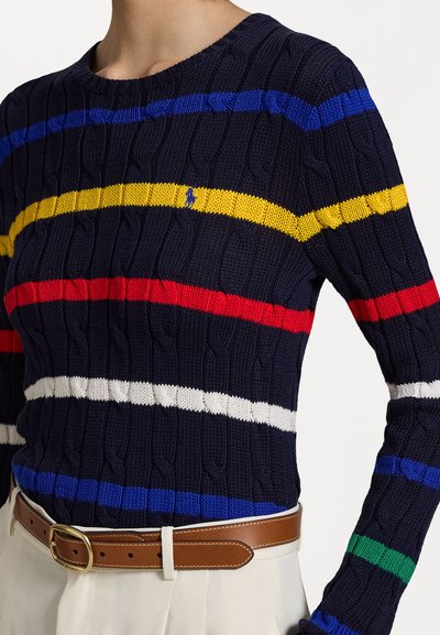 Sweater de malha azul-marinho com riscas horizontais em vermelho, amarelo, azul, branco e verde; design em cabo texturizado, gola redonda e mangas justas.
