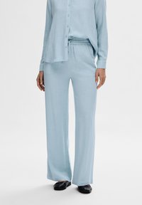 Selected Femme SLFVIVA GULIA LONG SUN PANT - Tygbyxor - cashmere blue