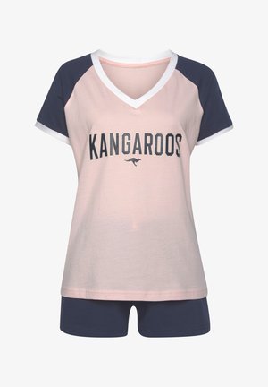 Rosa und marineblaue Lounge-Set mit einem kurzärmligen Oberteil mit V-Ausschnitt und kontrastierenden Ärmeln sowie passenden navy Shorts, die aus weichem Stoff gefertigt sind.
