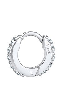 Silberner Creolenohrring mit einem Scharnierverschluss, verziert mit kleinen klaren Edelsteinen auf einer Seite, gestempelt mit "925" für Sterlingsilber.
