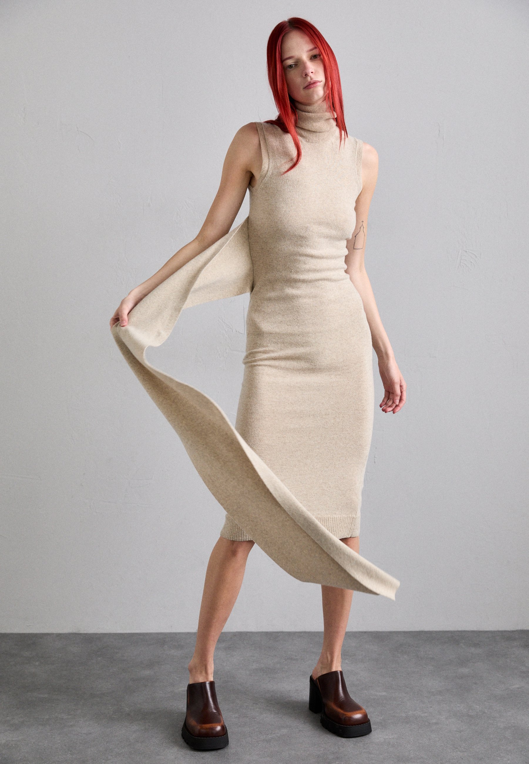 MM6 Maison Margiela MIDI DRESS - Shift dress - oat/sand