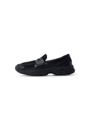 - Sneakersy niskie