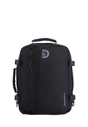 Zaino nero realizzato in tessuto resistente, dotato di manico superiore, tasca frontale con zip e logo impresso sul lato. Design quadrato.