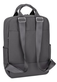 Sivá taška na laptop s elegantným, obdĺžnikovým dizajnom; má nastaviteľné ramenné popruhy, hladký látkový povrch a spodný akcentový panel.