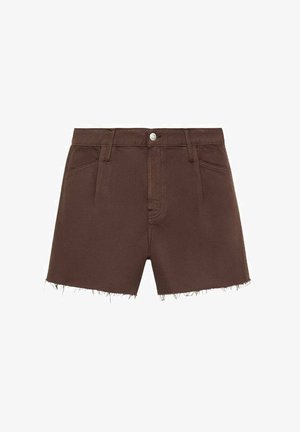 Braune Denim-Shorts mit fransigem Saum, klassischem Fünf-Taschen-Design, vorderem Knopfverschluss und glatter Textur.