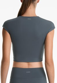 OYSHO LIGHT TOUCH - T-shirt till träning - rose gold coloured