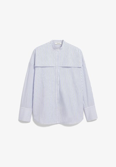 Gestreifte Button-Up-Bluse in Hellblau und Weiß. Mit Stehkragen, langen Ärmeln und zwei Brusttaschen. Glatter, leichter Stoff.