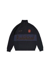 Czarny dzianinowy sweter z wysokim kołnierzem i zamkiem. Z przodu wyróżnia się napisem "Zabronione" dużymi literami oraz szczegółowym emblemem na piersi. Strukturalny, jednolity kolor.