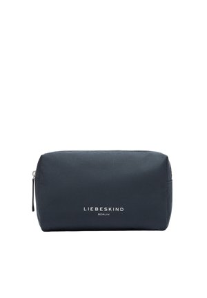 Granatowa nylonowa kosmetyczka z zamkiem błyskawicznym, z białym logo "LIEBESKIND BERLIN" z przodu i teksturowaną powierzchnią.