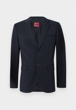 Sacou bleumarin cu rever tăiat, închidere cu un singur nasture, două buzunare frontale și o croială ajustată. Material neted cu o strălucire subtilă.