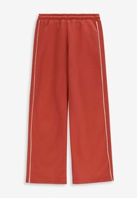 Rode wijde broek met elastische tailleband en witte zijpijpen. Glad materiaal en lengte tot halverwege de kuit voor informele kleding.