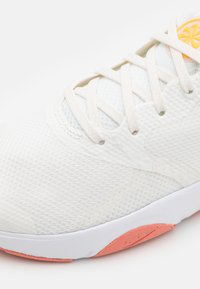 Nike Performance Scarpe da allenamento - mauve