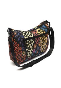 Kabelka hobo z barvitim vzorom živali v rdeči, rumeni, modri in vijolični barvi na črnem ozadju. Ima žep na zadrgo spredaj in nastavljiv trak.