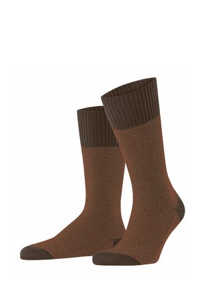 Gestrickte Socken mit einem gerippten braunen Bündchen, einem strukturierten orangen und braunen Muster am Schaft und einer nahtlosen dunkelbraunen Zehenpartie.
