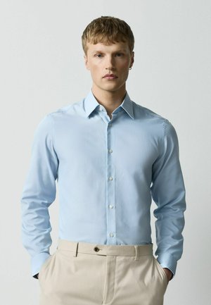 Next, REGULAR FIT - EASY CARE TEXTURED SLIM FIT SINGLE CUFF SHIRTS 3 PACK - Formal shirt - white blue pink
