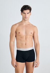 Tommy Hilfiger SIGNATURE TRUNK METALLIC 3 PACK - Chiloți boxer - light cast/antique silver/dark ash