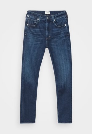 Mørkeblå denimjeans med rett ben-design, fem lommer og en subtil falmet tekstur. Har glidelås og logoklistremerke på midjebåndet.