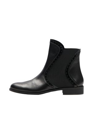 Melnas ādas potīšu zābaki ar elastīgām sānu paneļiem, noapaļota purngalu daļa un dekoratīva dūriens gar šuvēm. Zema bloku papēža.