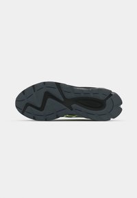 ASICS SportStyle GEL-QUANTUM 180 VIII UNISEX - Sneakers low - black/carrier grey
