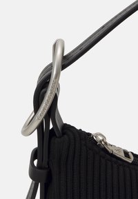Calvin Klein Jeans CRESCENT SMALL - Käsilaukku - black