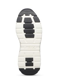 Suola in gomma con una combinazione di colori bianco e nero. Presenta scanalature e modelli profondi per trazione e supporto. Il testo riporta "W6YZ."