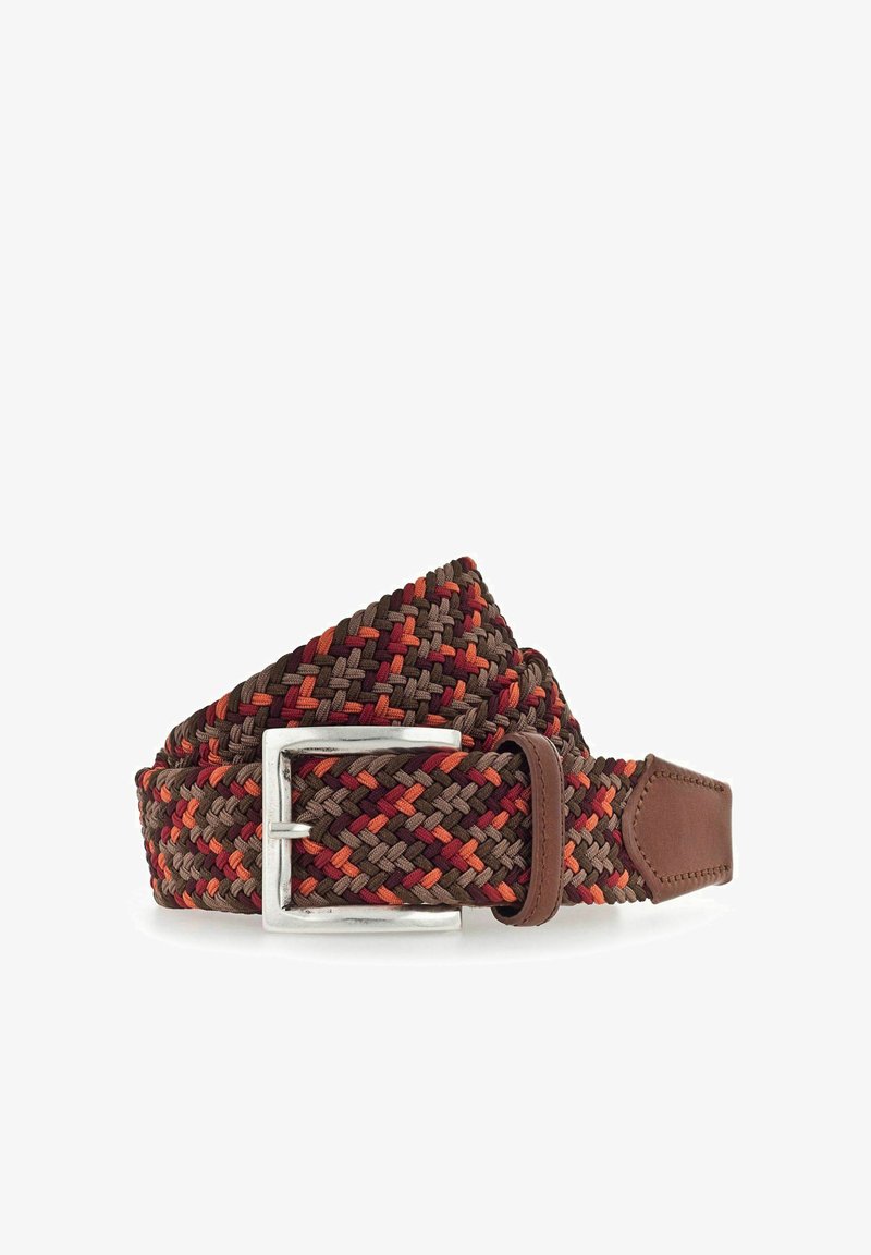 Ceinture tissée aux nuances de brun, rouge et violet ; équipée d'une boucle en métal argenté et d'une pointe en cuir marron ; design texturé et flexible.