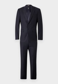Costume pour homme bleu marine à fines rayures, comprenant un blazer à deux boutons et un pantalon assorti, sur fond blanc.