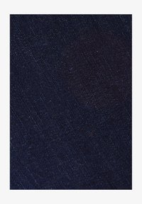 Seleccionado, Dark Denim