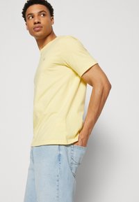 Marc O'Polo SHORT SLEEVE LOGO PRINT - T-Shirt basic - golden fizz