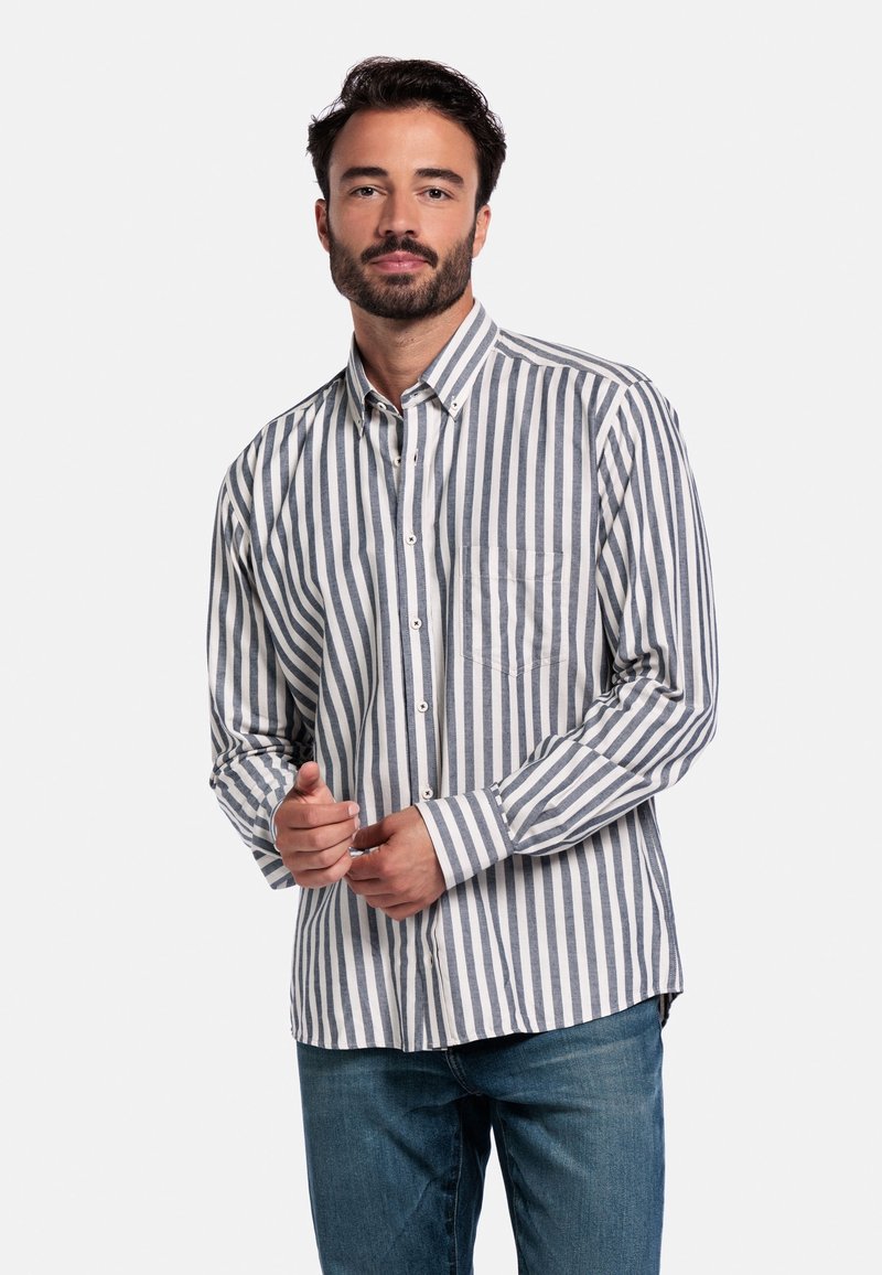 Gestreepte shirt met knoopsluiting, lichtgrijze en marineblauwe verticale strepen, lange mouwen, borstzak en een casual pasvorm.