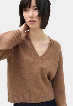 Marks & Spencer, COSY VEE JUMPER. - Strickpullover - golden brown