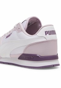 Puma ST RUNNER V3 - Katujuoksukengät - white grape mist crushed berry