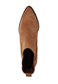Braune Wildleder-Ankle-Boots mit spitzer Zehenpartie, elastischen Seitennähten und einer Schlaufe an der Ferse. Glattes Innenfutter und flache, schwarze Außensohle.