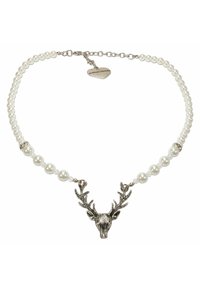 Perlenkette mit silbernem Hirschkopfhänger, bestehend aus runden weißen Perlen, Metallakzenten und einem herzförmigen Anhänger mit der Gravur "ALPENFLÜSTERN."