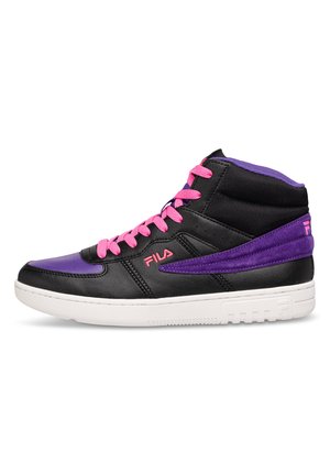 Sneaker high-top Fila neri e viola con lacci rosa e logo, suola bianca e colletto alla caviglia imbottito.