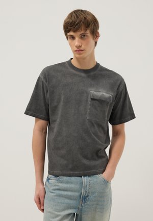 WITH POCKET - T-shirt basic - dark grey