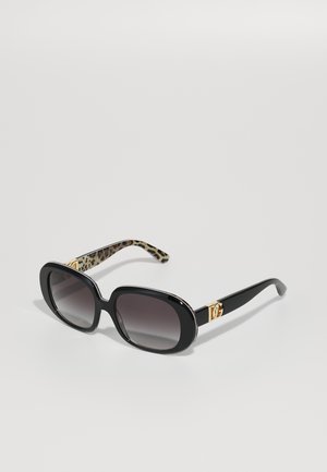 Gafas de sol negras de gran tamaño con un acabado brillante, lentes degradados, detalles de herrajes dorados y estampado de leopardo en las patillas.